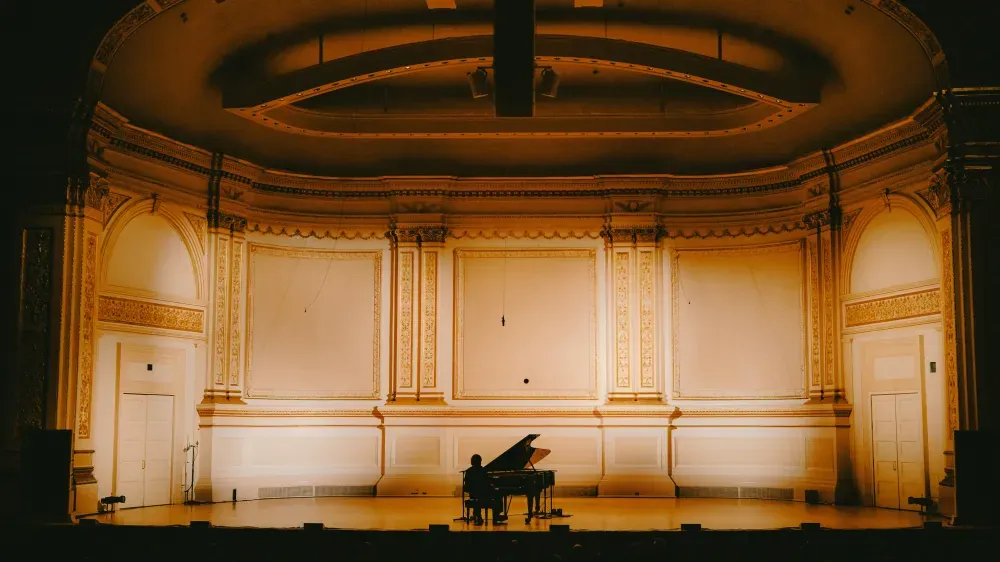 Кадр из фильма «Cameron Winter at Carnegie Hall»