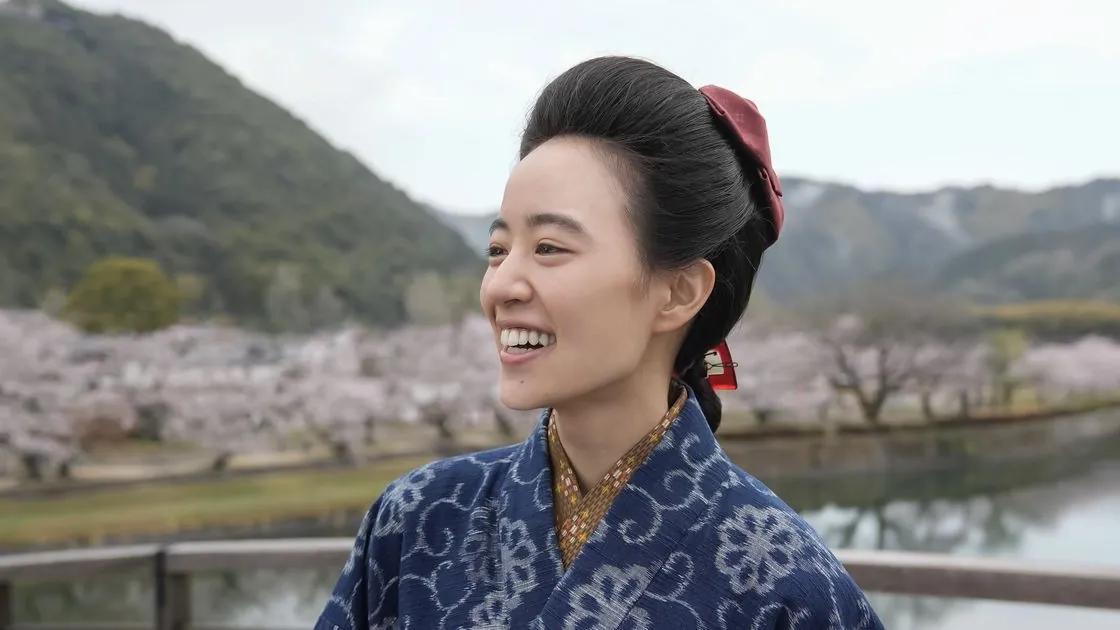 Утренняя дорама NHK «Цветение» успешно стартовала с высокими рейтингами