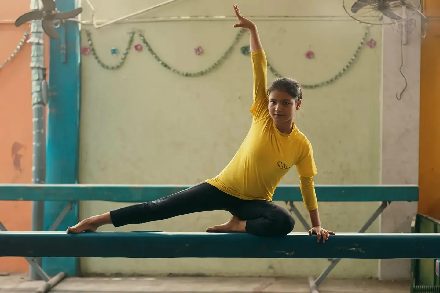 На фото: Хабиба Ношин, «The Gymnasts of Fishermen Colony»